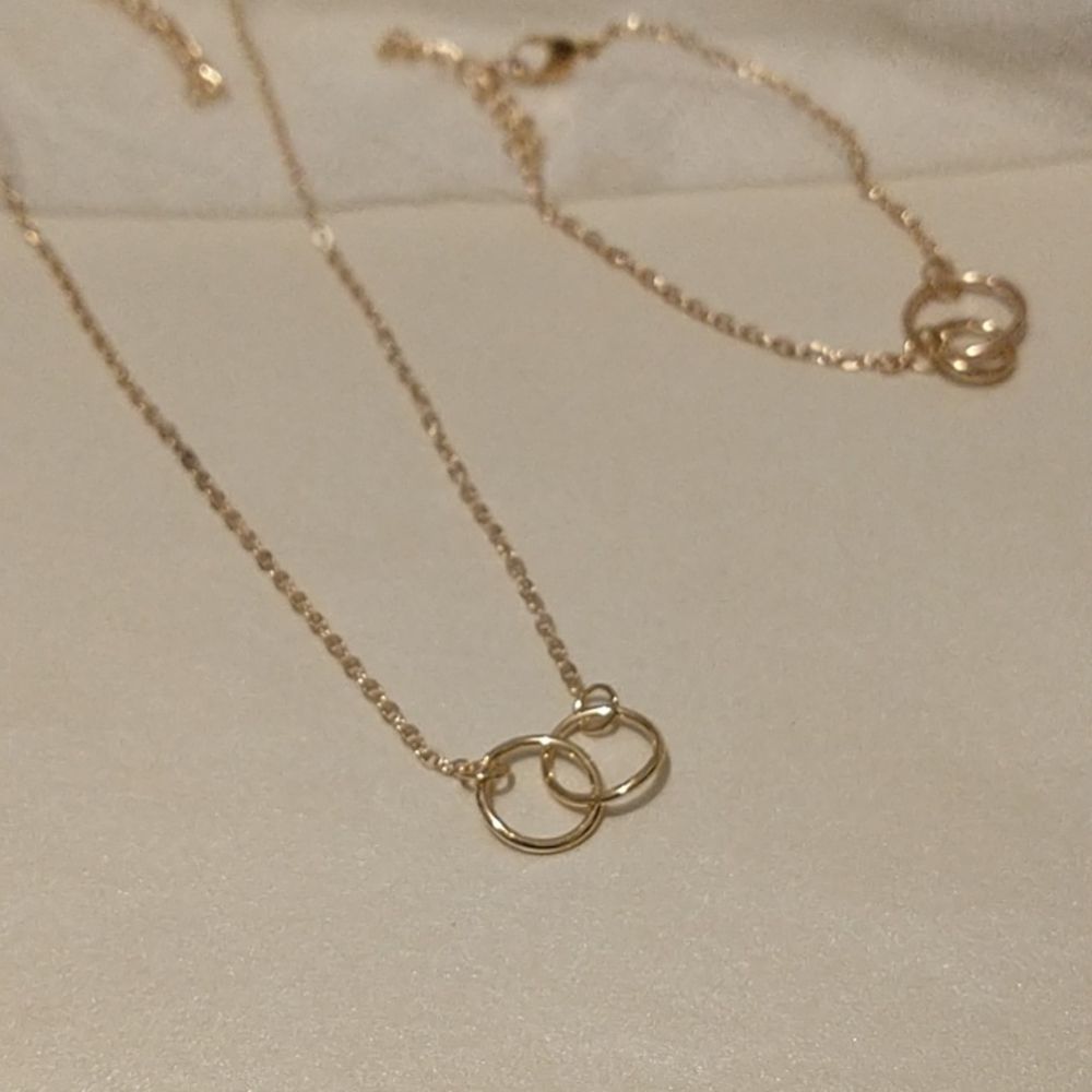 Gold Loops Set! - Picture 2 of 8